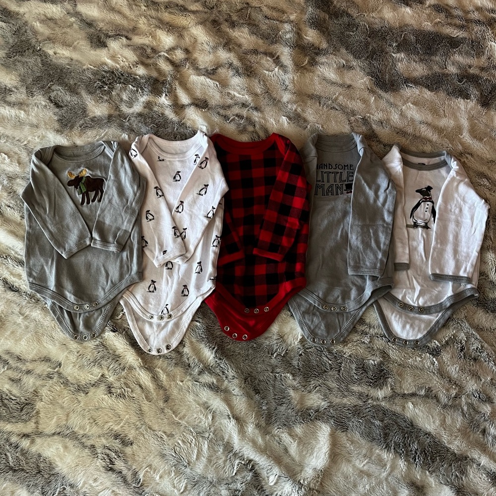 SOLD ❤️ Hudson Baby 5 pack Long-Sleeve Onesies (boys) 6-9 month